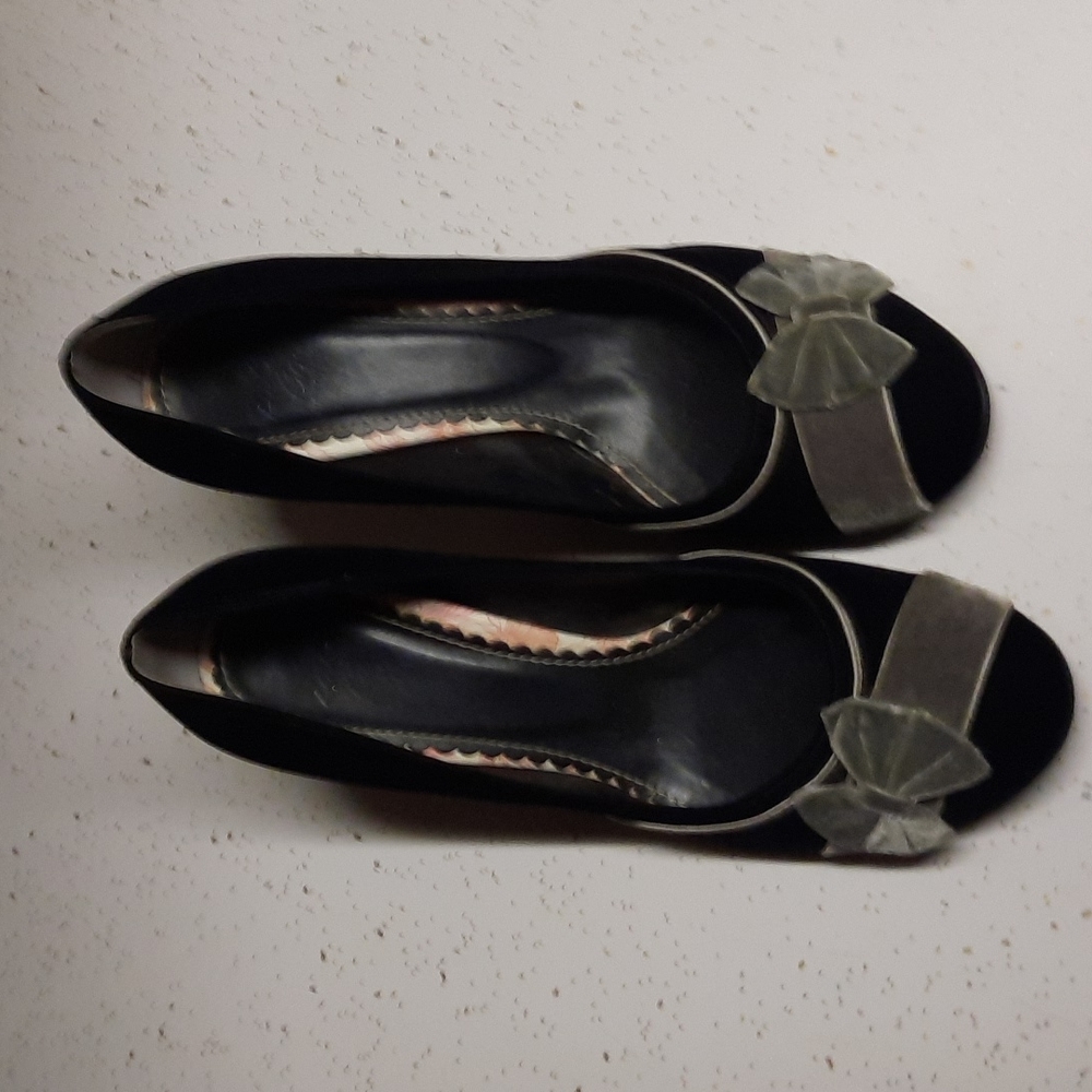 Lu Co Co velvet hand made shoes black w gray bow